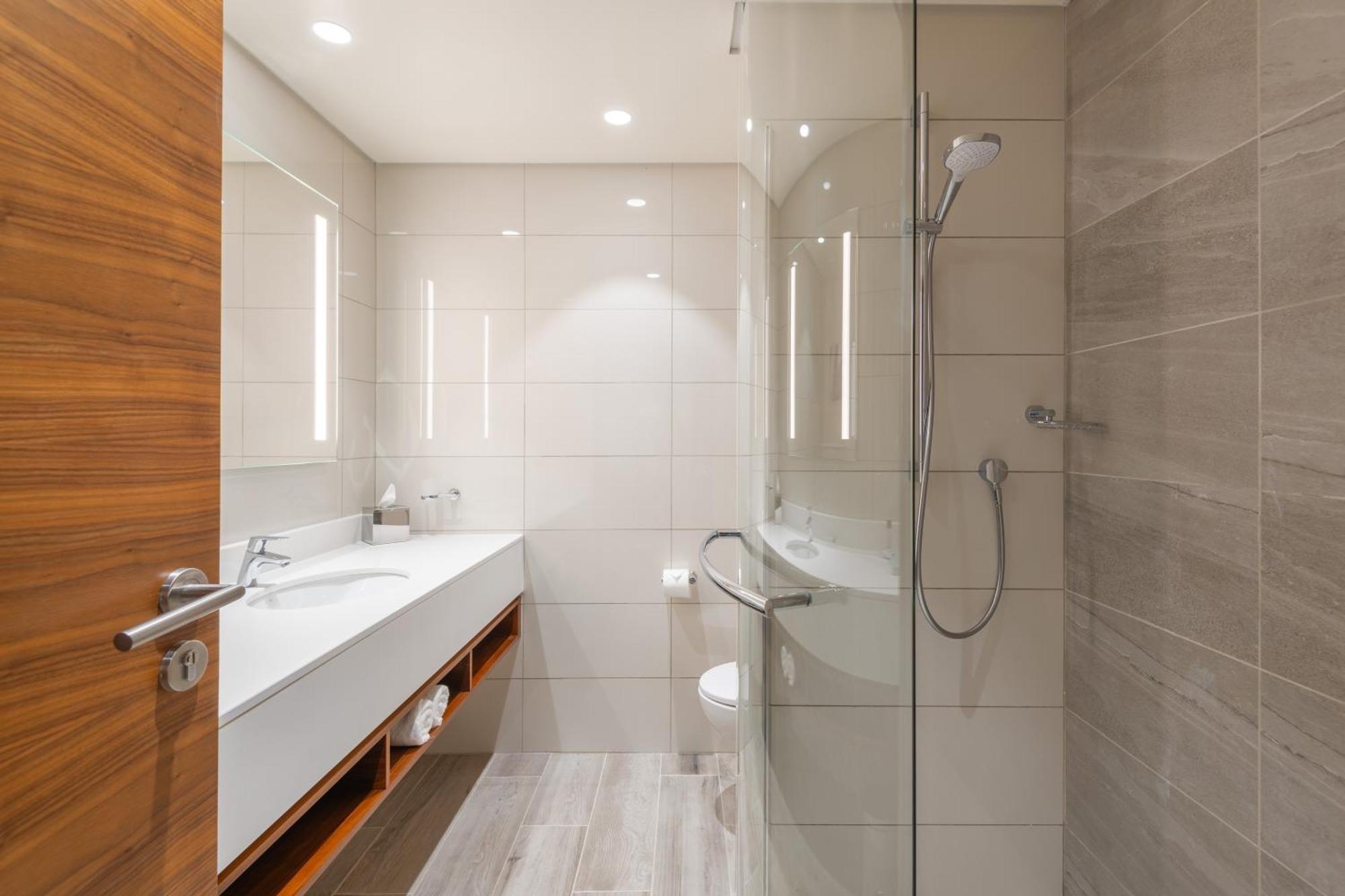 Hilton Garden Inn Windhoek Ngoại thất bức ảnh