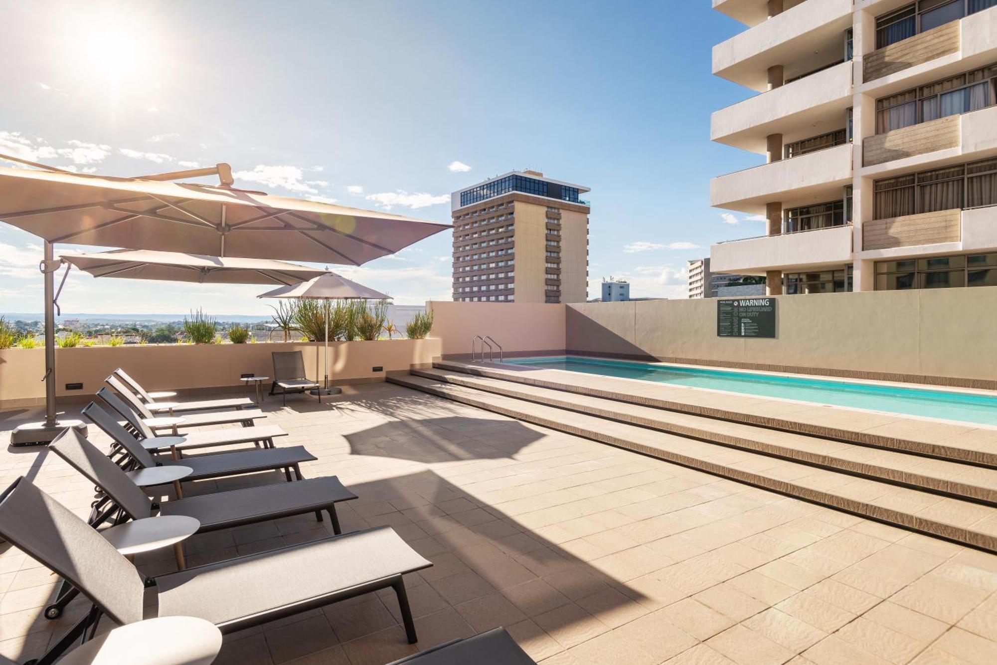 Hilton Garden Inn Windhoek Ngoại thất bức ảnh