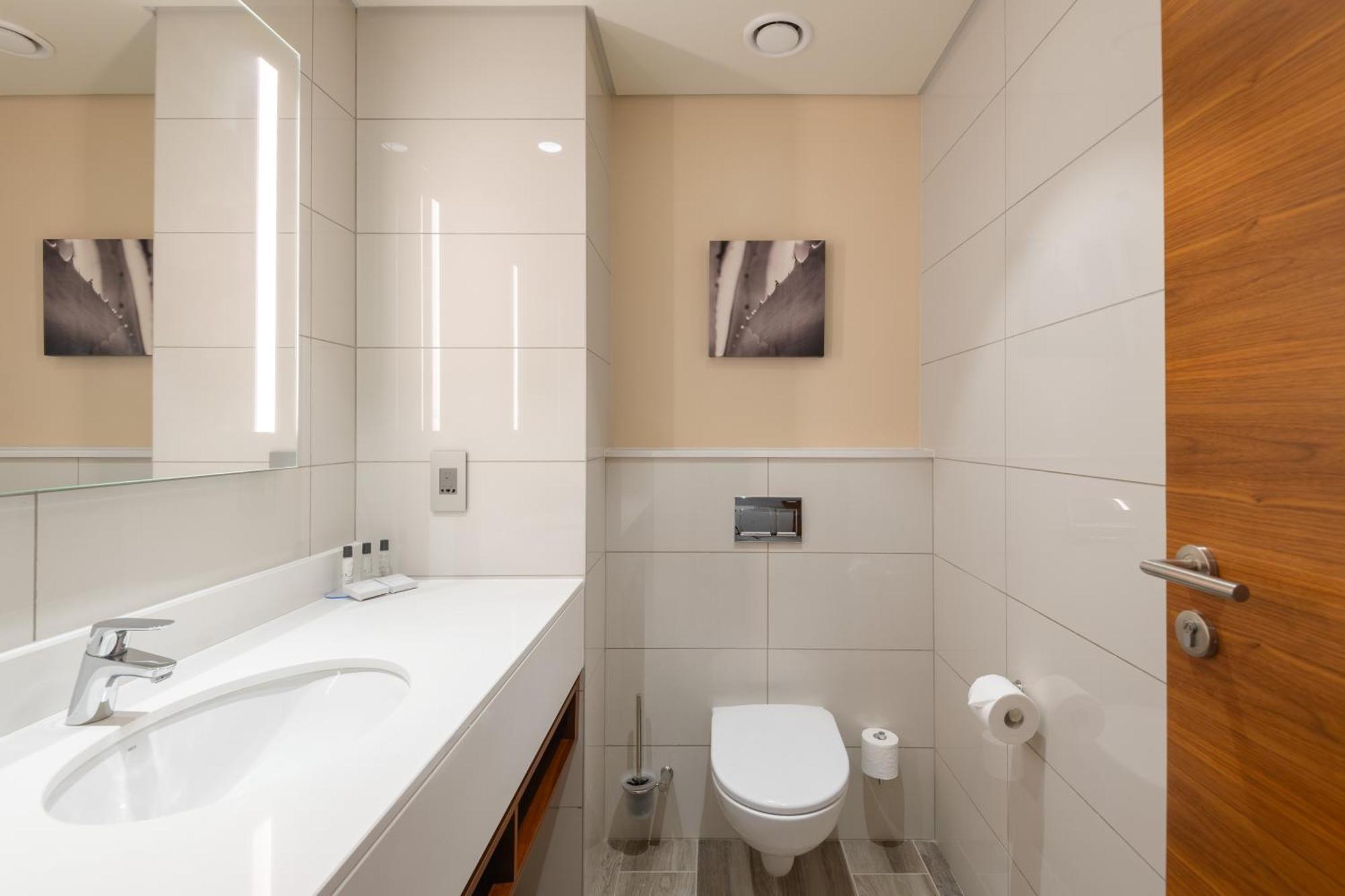 Hilton Garden Inn Windhoek Ngoại thất bức ảnh