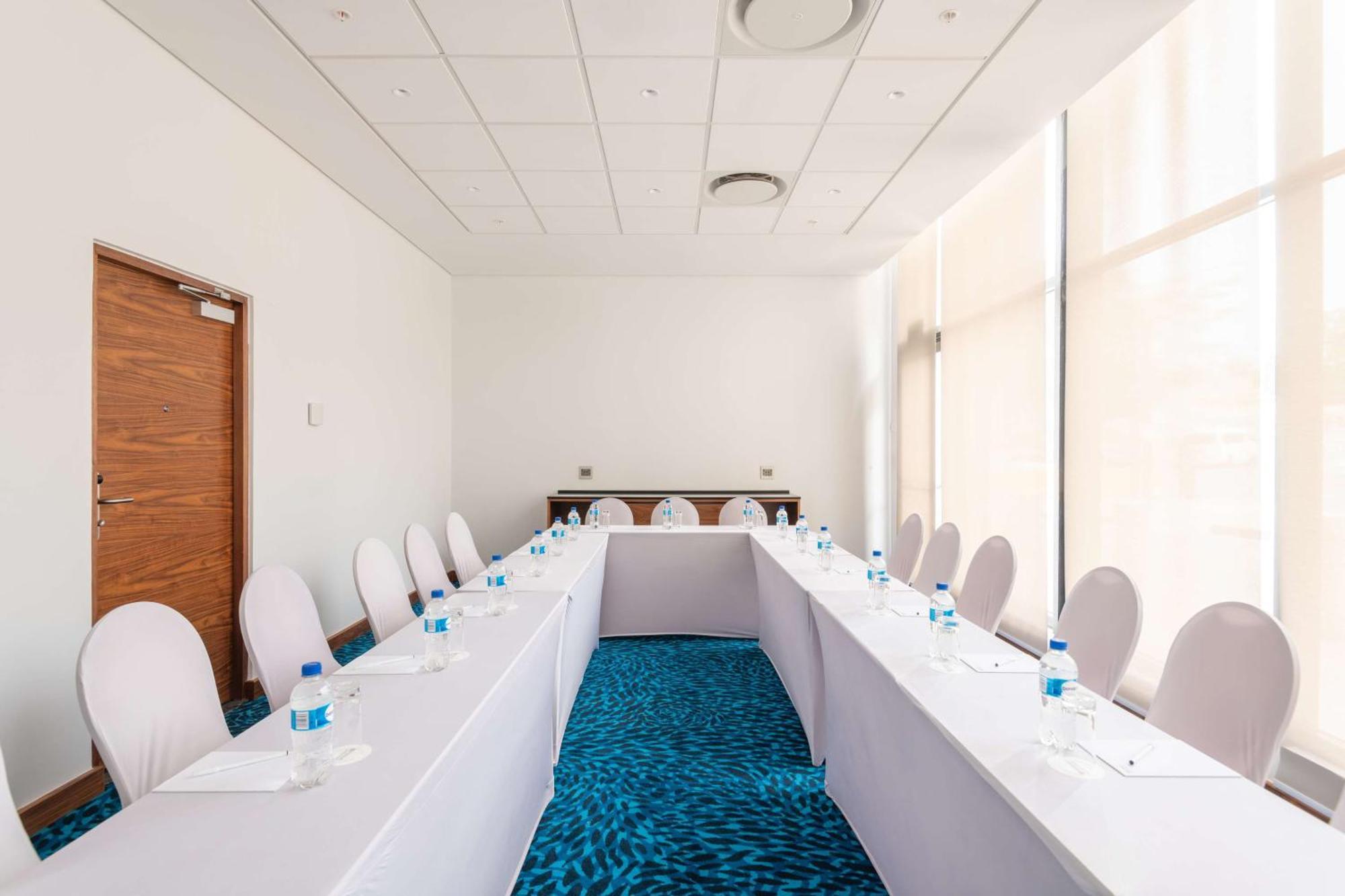 Hilton Garden Inn Windhoek Ngoại thất bức ảnh