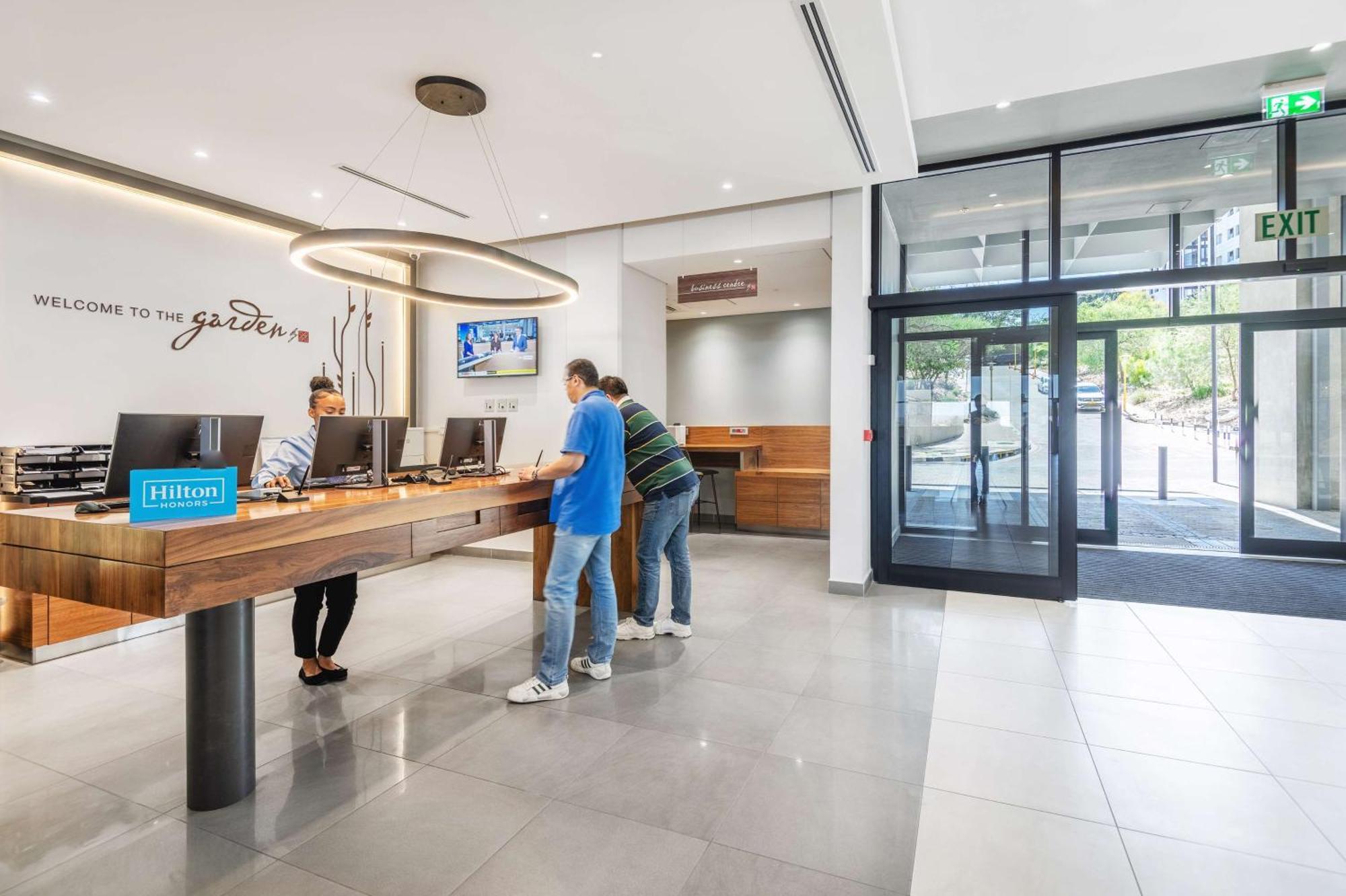 Hilton Garden Inn Windhoek Ngoại thất bức ảnh
