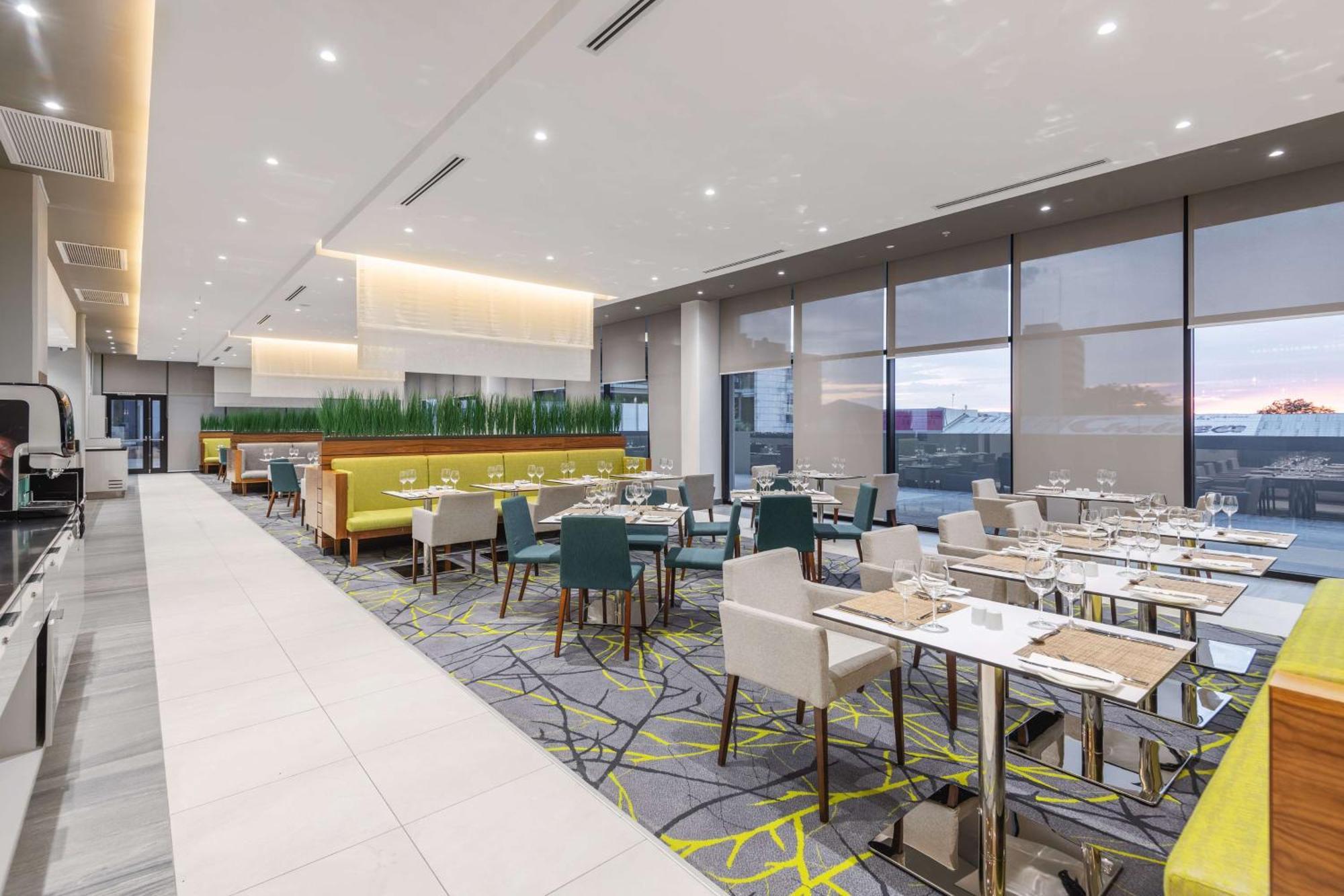 Hilton Garden Inn Windhoek Ngoại thất bức ảnh