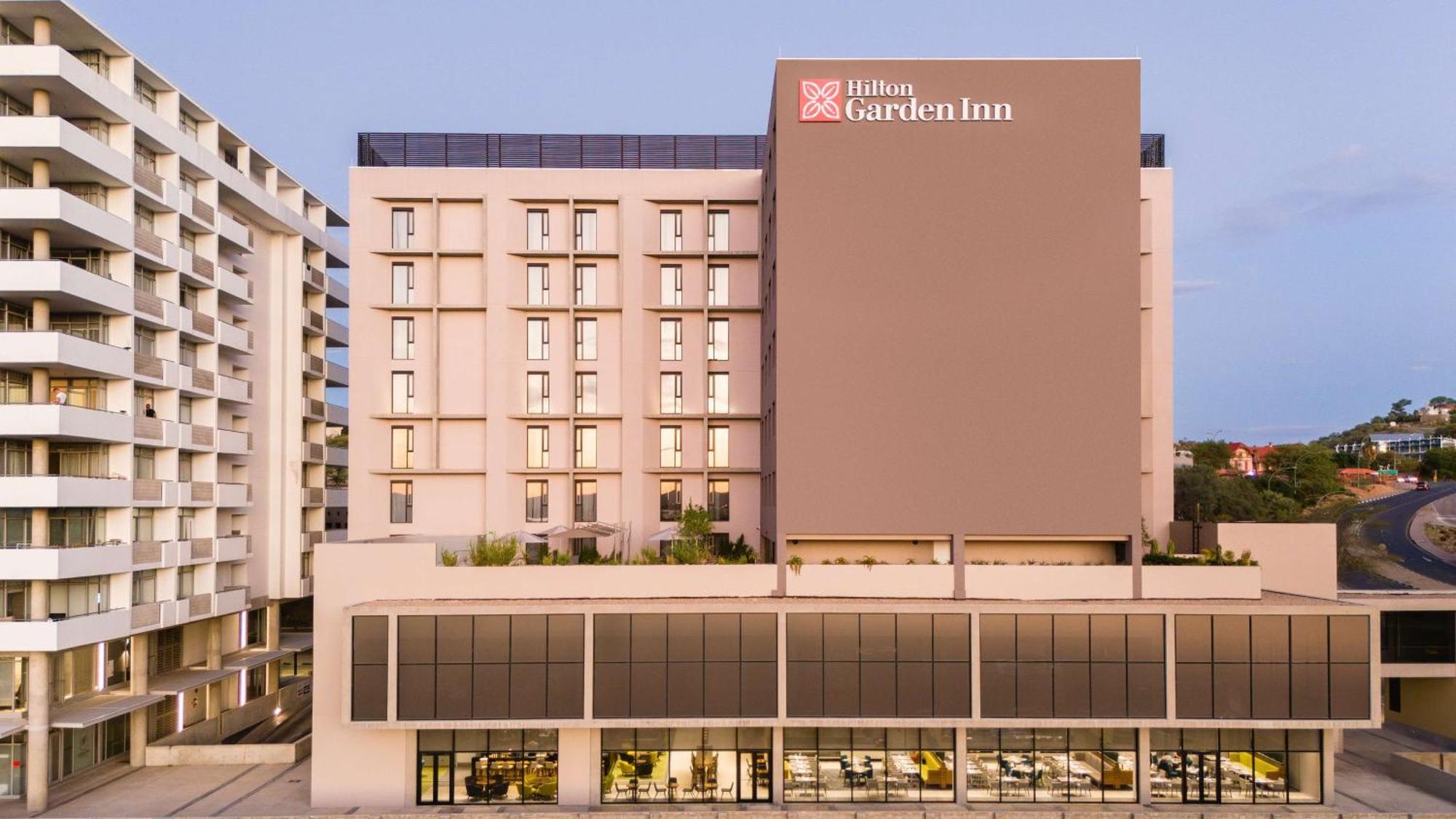 Hilton Garden Inn Windhoek Ngoại thất bức ảnh