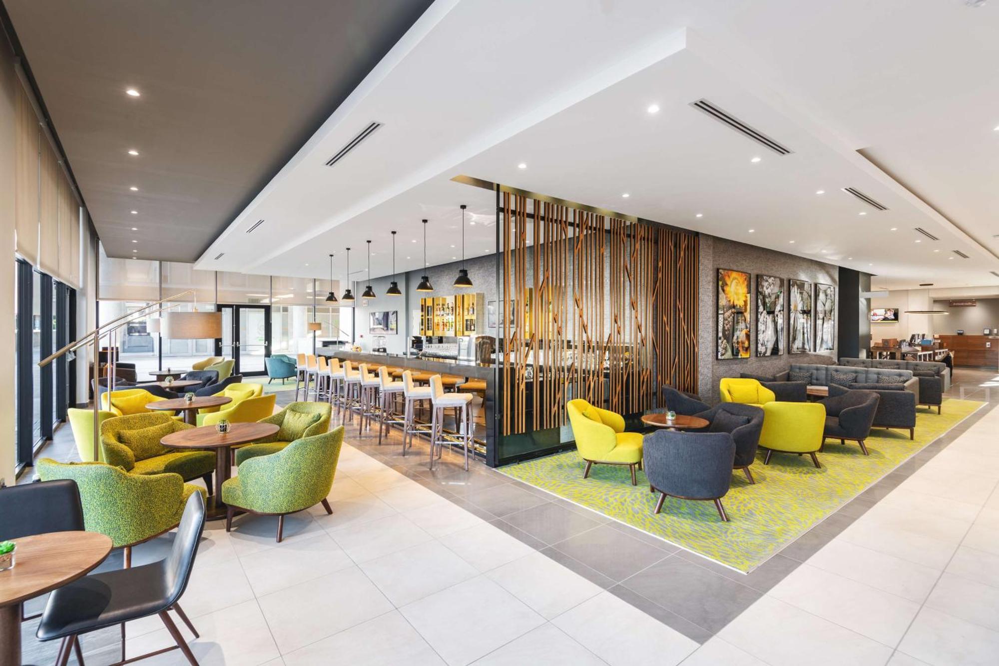 Hilton Garden Inn Windhoek Ngoại thất bức ảnh