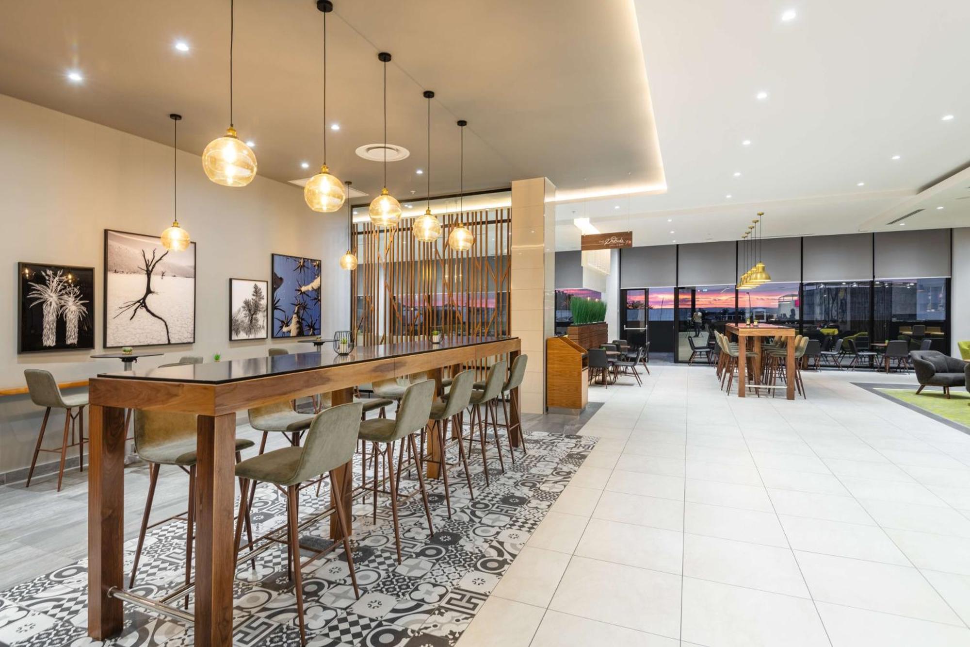 Hilton Garden Inn Windhoek Ngoại thất bức ảnh