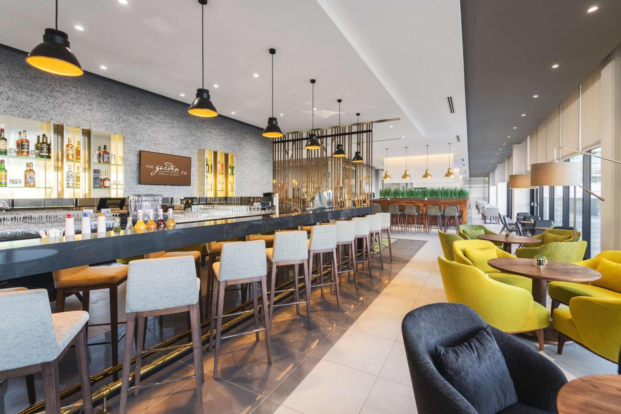 Hilton Garden Inn Windhoek Ngoại thất bức ảnh