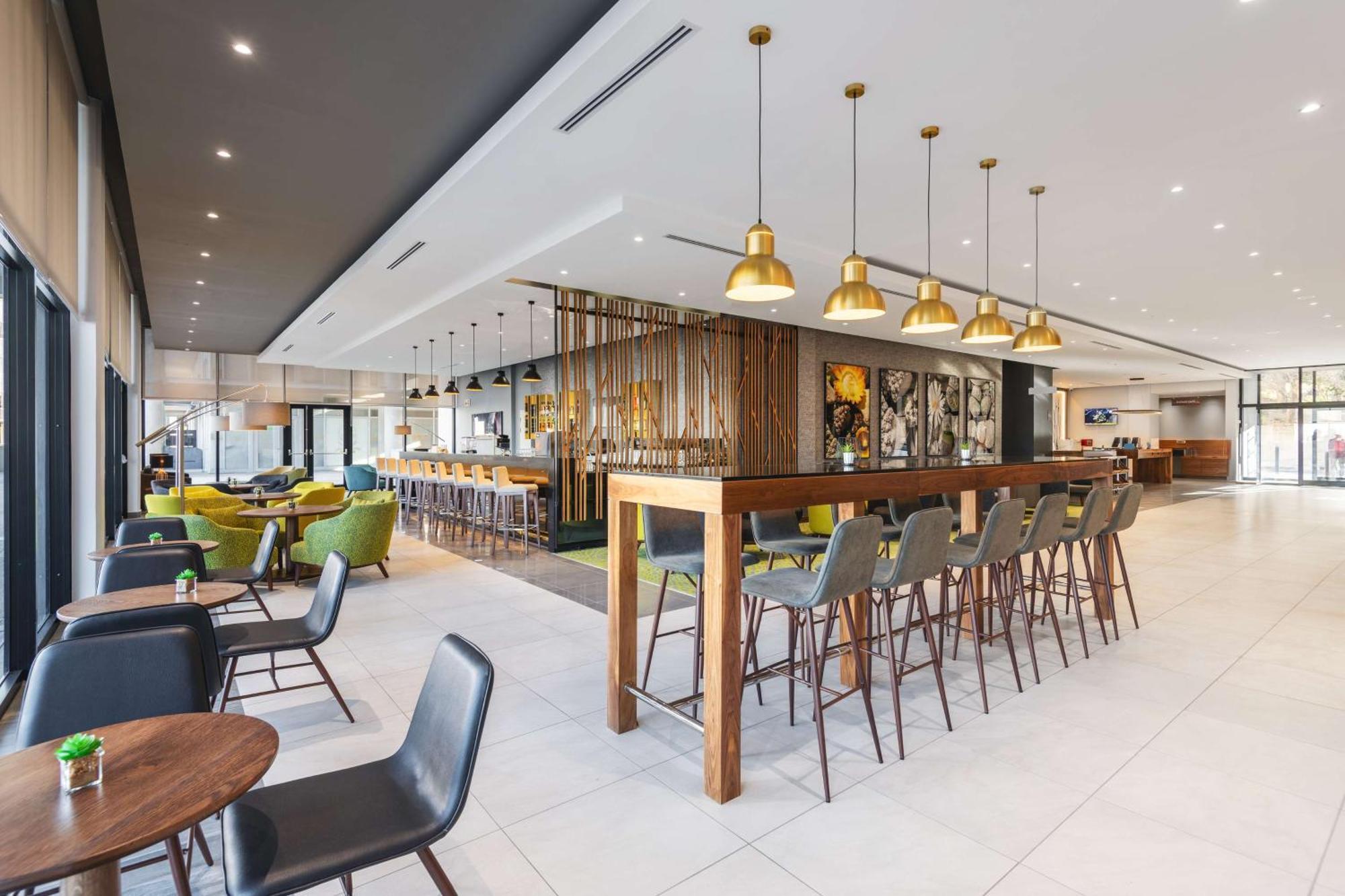 Hilton Garden Inn Windhoek Ngoại thất bức ảnh