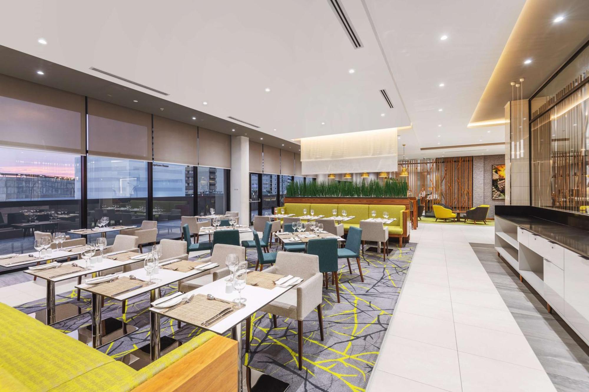 Hilton Garden Inn Windhoek Ngoại thất bức ảnh