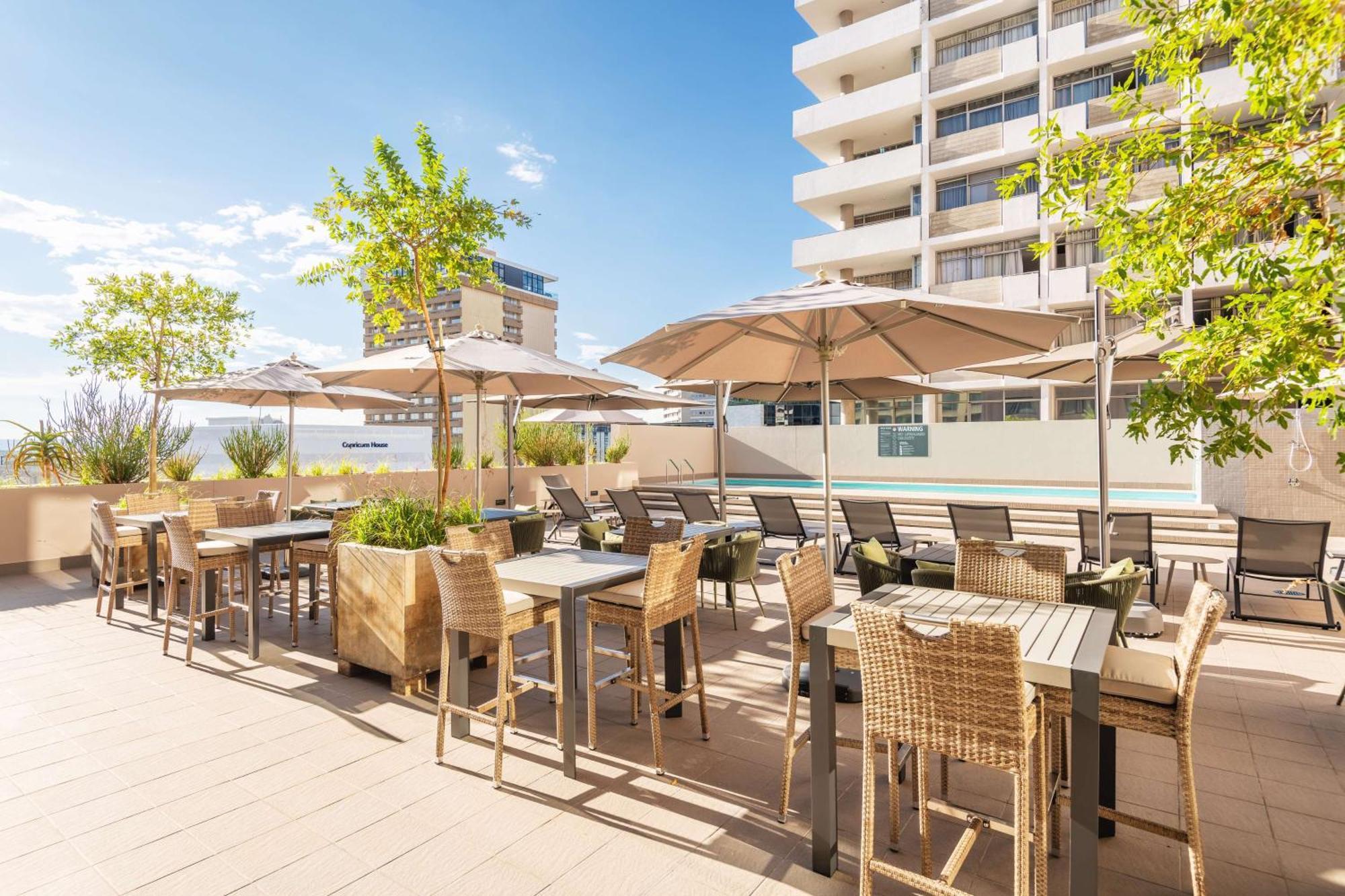 Hilton Garden Inn Windhoek Ngoại thất bức ảnh
